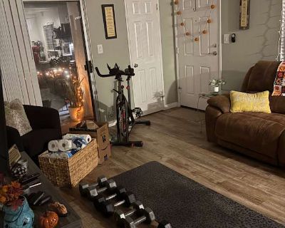 Available on: december 1. Unfurnished. Internet included Cailie will require background checks for this room Learn more. 2 bedroom and 1 bathroom second floor apartment in Downtown Oceanside. Small but spacious. Open floor concept for living room and kitchen. Small balcony. Easy access to beach, freeway, grocery store, gas, and lifestyle.. Rent $1,400 per month Bills Included Security deposit $...