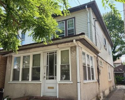 3 Bedroom 1BA 1408 ft Single Family House For Sale in Brooklyn, NY