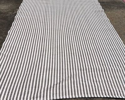 Indoor Outdoor 5 x8 Black/White Rug