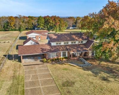 3 Bedroom 2BA 2864 ft Single Family Home For Sale in FORT SMITH, AR