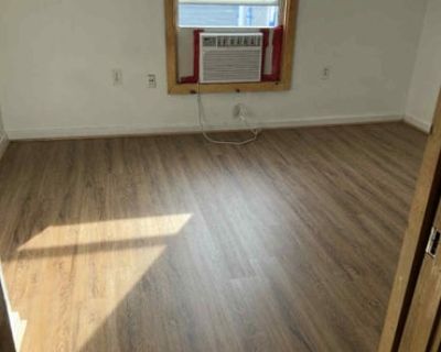 Unfurnished Room for Rent - I m pretty quiet. I m a full-time student