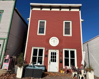 1596 ft Commercial Property For Sale in Evansville, WI