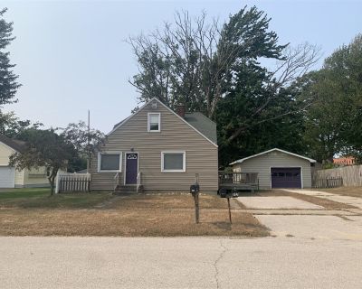 3 Bedroom 1BA 1373 ft Single Family House For Sale in Ludington, MI