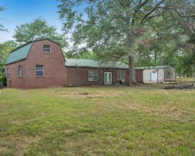 3 Bedroom 3BA 2805 ft Single Family House For Sale in Maud, TX