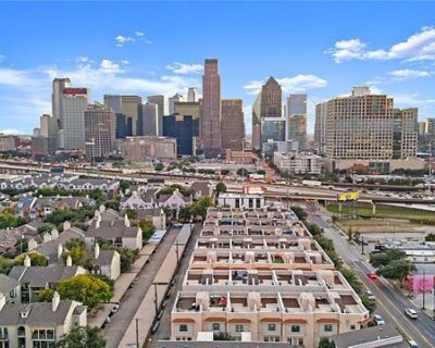 1016 Liberty St Ste 4. Set in Bryan Places Veranda Condominiums, this address puts you steps from green space at Exall Park and a quick hop to Griggs Park, the Arts District, and the Dallas Farmers Market. Weekends flow from Klyde Warren Park events to Deep Ellum dining, and weekday commutes are simplified with nearby DART rail at Pearl-Arts District and Cityplace-Uptown. Available for IMMEDIAT...