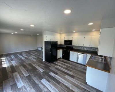 3 bedroom / 2 bath Twin Home N Bismarck August 1st!