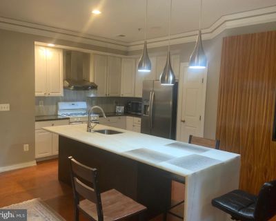 3 Bedroom 2BA 1868 ft Condo For Sale in Gaithersburg, MD