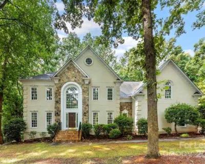 4200 Old Course Drive. Food, culture, the arts...and NASCAR...and apartments!. On-site laundry Patio / balcony Granite counters Dishwasher Garage Stainless steel Unit Amenities bathtub dishwasher fireplace garbage disposal granite counters microwave oven patio / balcony range refrigerator walk in closets stainless steel Property Amenities on-site laundry parking garage. 5 Bedroom. 4.5 Bathroom....