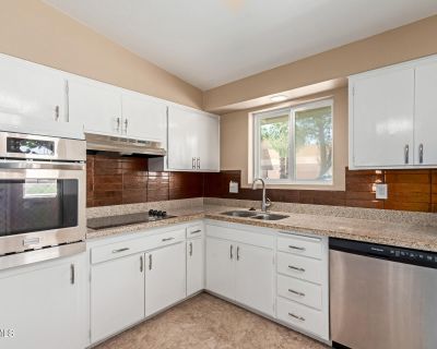 2 Bedroom 2BA 1486 ft Townhouse For Sale in Sun City, AZ