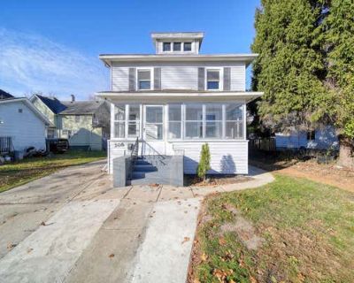 4 Bedroom 2BA 1454 ft Single Family Home For Sale in JACKSON, MI