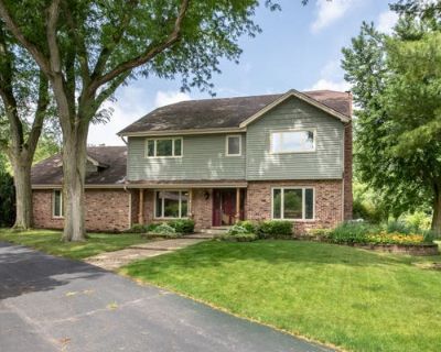 4 Bedroom 3BA 2641 ft Single Family Home For Sale in BARTLETT, IL