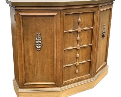 1960s Blonde Wood Credenza/Entrance or Foyer Cabinet