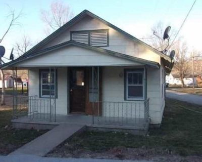 2 Bedroom 1BA 816 ft Pet-Friendly Apartment For Rent in Chamois, MO