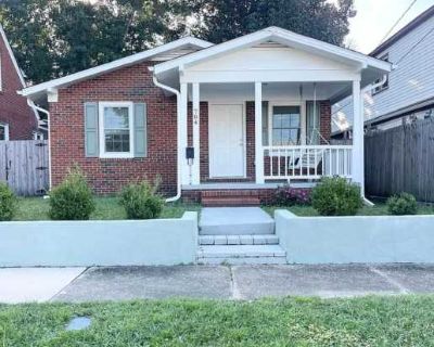 3 Bedroom 1BA 930 ft Pet-Friendly Apartment For Rent in Wilmington, NC