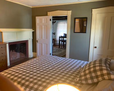 This listing is a mid term rental (30 days or longer) on https://homads.com/. Essex, Ma. Fully Furnished Short term Private one bedroom apartment Boston North. Available 09/01/24 $2000 for one person per month everything included 90 day minimum.. New England Home with Great Marsh views. Welcome to Cape Ann and the North Shore. A classic New England house built in 1836 in the quiet and safe smal...