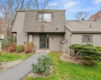 2 Bedroom 1BA 1365 ft Condo For Sale in Avon, CT