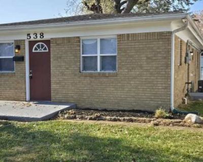 3 Bedroom 1BA 1025 ft Pet-Friendly Apartment For Rent in Indianapolis, IN