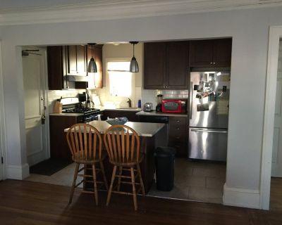 Spacious and Modern Lyn-Lake Apartment-$690/month-Subletter Needed!