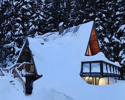 2 Bedroom 2BA House Vacation Rental in Alpine Modern A-Frame, Snoqualmie Pass, WA