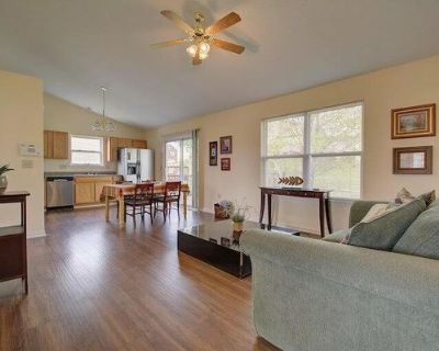 You will be sharing a home with 4 other single, professional ladies.. 1 Bedroom. 1 Bathroom