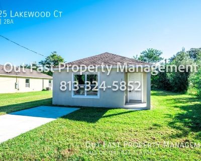 3 Bedroom 2BA 1259 ft Furnished Pet-Friendly Single-family home For Rent in Lakewood, FL