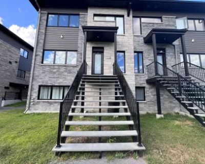 226 Rue de la Fr gate. Rental Period: Unlimited. Available from: ASAP. Magnifique appartement situ au 3e et dernier tage d un immeuble construit en 2020, dans un quartier r sidentiel calme, deux pas d un sentier en for t. Fin du bail : Loyer : 1 581 $/mois 1 espace de stationnement inclus Caract ristiques : 2 chambres + 1 bureau 1 salle de bain avec douche s par e Aire ouverte : cuisine et salo...
