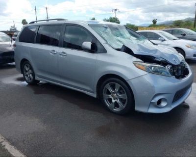 Salvage Silver 2017 Toyota Sienna Se Premium 8 Passenger