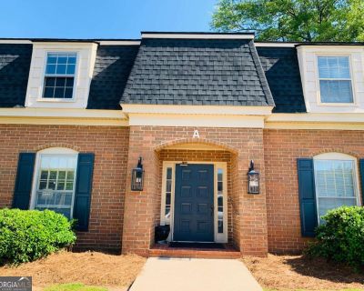 2 Bedroom 1BA 1000 ft Apartment For Rent in Lagrange, GA