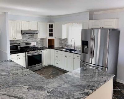 Available on: now. Furnished. Pet friendly. Parking available * Internet included * LGBTQ+ friendly * Cat friendly * Dog friendly. Furnished room for rent in Morristown! (Photos show an unfurnished room since there s currently a roomie living there. We will be furnishing the room when the current roomie moves out.) Great location: 4 min to Morristown Green 5 min to NJ Transit 5 min to ShopRite ...