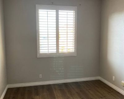 Available on: now. Unfurnished. Parking available * LGBTQ+ friendly * 40+ years welcome Ken will require background checks for this room Learn more. Townhouse is in a Gated Community, Parking available, 3 Bed, 3 Bathrooms Next to a Park, 1/4 Mile from Shopping and 24 hr Fitness, lots of Restaurants and stores in the area. Room is on the 2nd floor 11x13, with walk in closet. Kitchen and Laundry ...