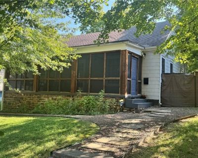 610 N Olive Ave. Looking for a fully furnished short-term rental through January? This beautifully restored 2 bed, 2 bath historic home in Fayettevilles charming Historic District is available October 4Jan 31. Just blocks from Dickson Street, the Square, and the University of Arkansas, the location offers convenience and a friendly neighborhood vibe. Inside, youll find original hardwood floors,...