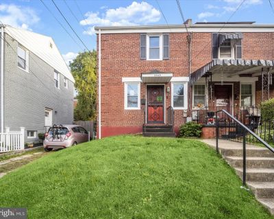3 Bedroom 2BA 1584 ft Townhouse For Sale in Washington, DC