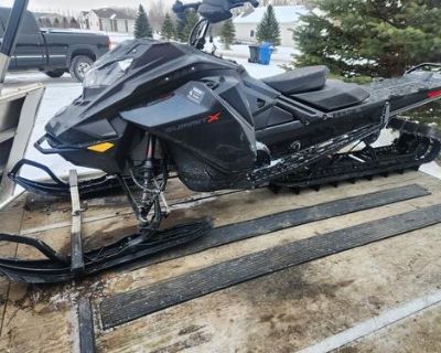 2022 Summit X 850 turbo 700 miles diamond s can. Caught a fence post last trip ou