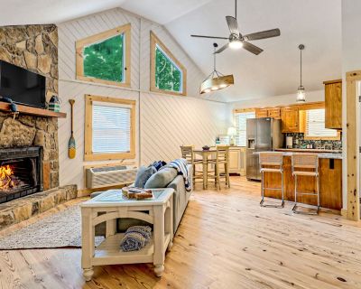 1 Bedroom 1BA Cabin Vacation Rental in The Falls at the Rise Retreat, Blairsville,...