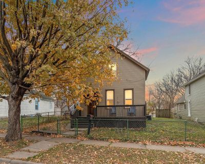 3 Bedroom 1BA 1287 ft Single Family House For Sale in Saint Paul, MN