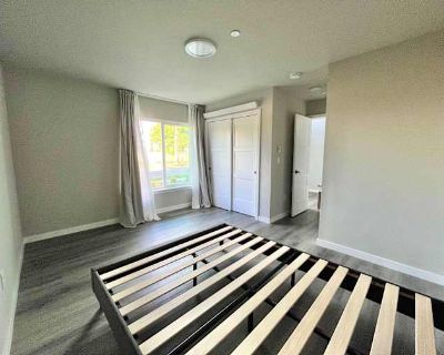 Available on: now. Furnished. Parking available * Internet included * LGBTQ+ friendly * Students welcome * 40+ years welcome Jason will require background checks for this room Learn more. This is a newly-built residence in a safe neighborhood in Renton Highlands nearby the library. The room has an en suite bathroom. Utilities evenly split, around 150 per person. Laundry is onsite, and the bedro...