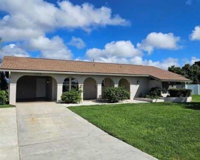 3 Bedroom 2BA 1672 ft Pet-Friendly Apartment For Rent in Port Charlotte, FL