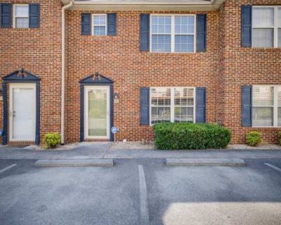 2 Bedroom 2.5BA 1200 ft Apartment For Rent in Johnson City, TN