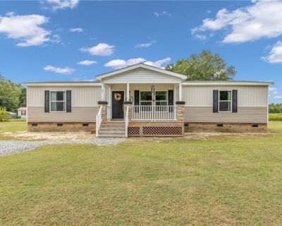 3 Bedroom 2BA 1475 ft Single Family House For Sale in Parkton, NC