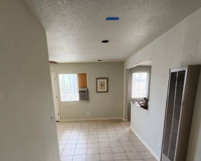 Shared room with own bathroom in Apartment with , Livingston , CA 95334