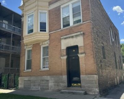 847 E 65th St Unit 2. COME AND SEE THIS MODERN 4 BED 1 BATH UNIT IN WOODLAWN!! OPEN LIVING ROOM AND DINING ROOM COMBO WHICH OPENS UP TO THE KITCHEN; THE BUILDING FEATURES LAUNDRY IN THE BASEMENT. CALL OR TEXT TODAY FOR A SHOWING! NO SECURITY DEPOSIT ONLY 900.00 to MOVE IN! CLOSE TO VARIOUS BUS STOPS AND WALKING DISTANCE FROM THE GREEN LINE. No pets, 600+ CREDIT SCORE - 3X INCOME - NO EVICTIONS ...