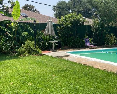 Total rooms: 5. Deposit: $650.00 * Utilities included?: Yes * Fees apply?: No. References are not required. No preference. Smoking is allowed. Not for couples. Age preference: 21 - 60. Furnishings: Furnished * Parking: No * Garage: No * Yard/patio: Yes * Balcony/roof terrace: No * Disabled access: No * Living room: shared * Broadband included: Yes. Availability Available Now Minimum term None M...