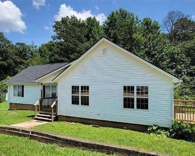 2325 Shady Grove Road # A. Property for Rent in Carrollton, GA for $1,299 with 2 bedrooms and 2 full baths. This 1,862 square foot property was built in 1999 on a lot size of 1.25.. Welcome to this Fantastic 2 bd/ 2 bath Ranch Style Duplex, located in the charming Carrollton, GA. This stunning home is brimming with upgrades and is situated in a prime location, close to popular restaurants and s...