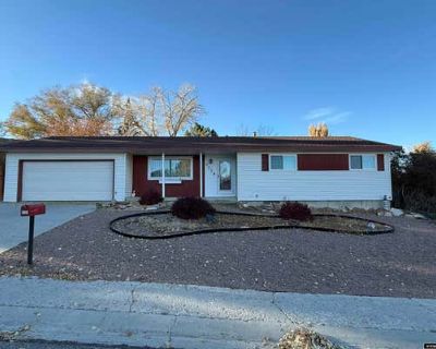 4 Bedroom 3BA 2416 ft Single Family Home For Sale in GREEN RIVER, WY