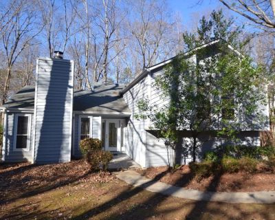 Imagine yourself in this spacious, stylish home!