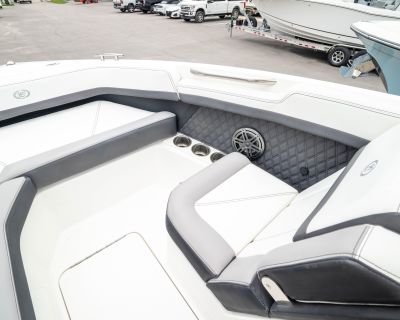 2023 Cobalt R6 Outboard