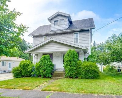 3 Bedroom 3BA 1950 ft Single Family Home For Sale in AKRON, OH