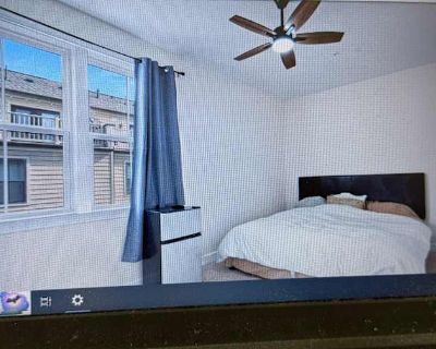 Private room with own bathroom in a Townhouse with 1 roomie