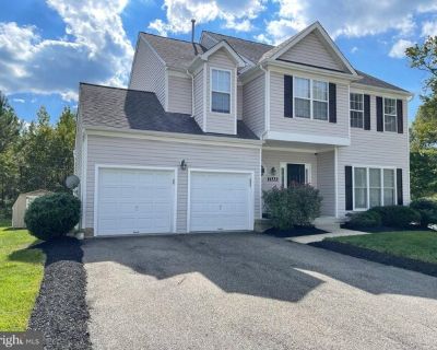 11222 Bel Aire Ct. BEAUTIFUL and SPACIOUS, this home features 5 bedroom, 3.5 bathrooms, formal living and dining rooms, family room, eat-in kitchen, deck, 2-car garage, and much more. Home nicely nestled in partially wooded cut de sac and conveniently located near shopping mall, grocery stores, entertainment, schools and parks/recreation. Professionally leased and managed. ABSOLUTELY NO PETS, N...