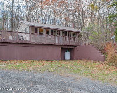 2 Bedroom 1BA 672 ft Single Family House For Sale in Athens, NY